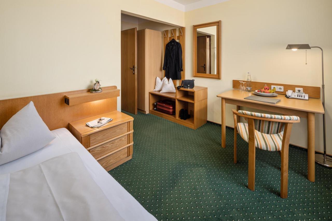 Hotel Zur Post Bad Abbach Rum bild