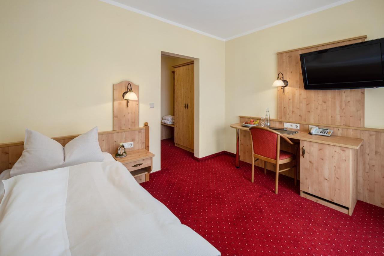 Hotel Zur Post Bad Abbach Rum bild