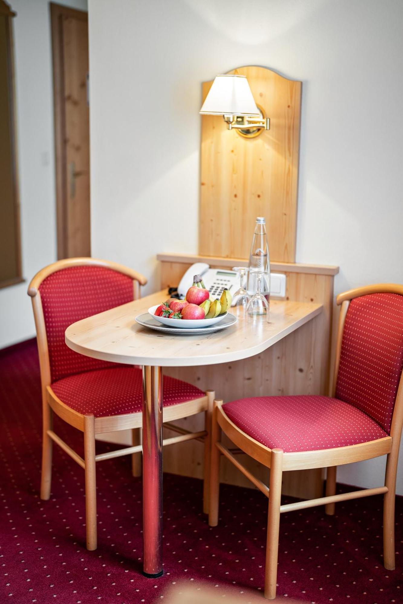 Hotel Zur Post Bad Abbach Rum bild